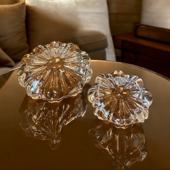 Elegant Glass Nesting Ashtrays. Pair - Picture 4 of 4